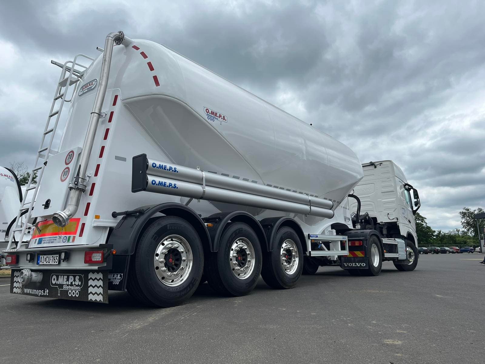 Silo and liquid tank trailer – 5. kép
